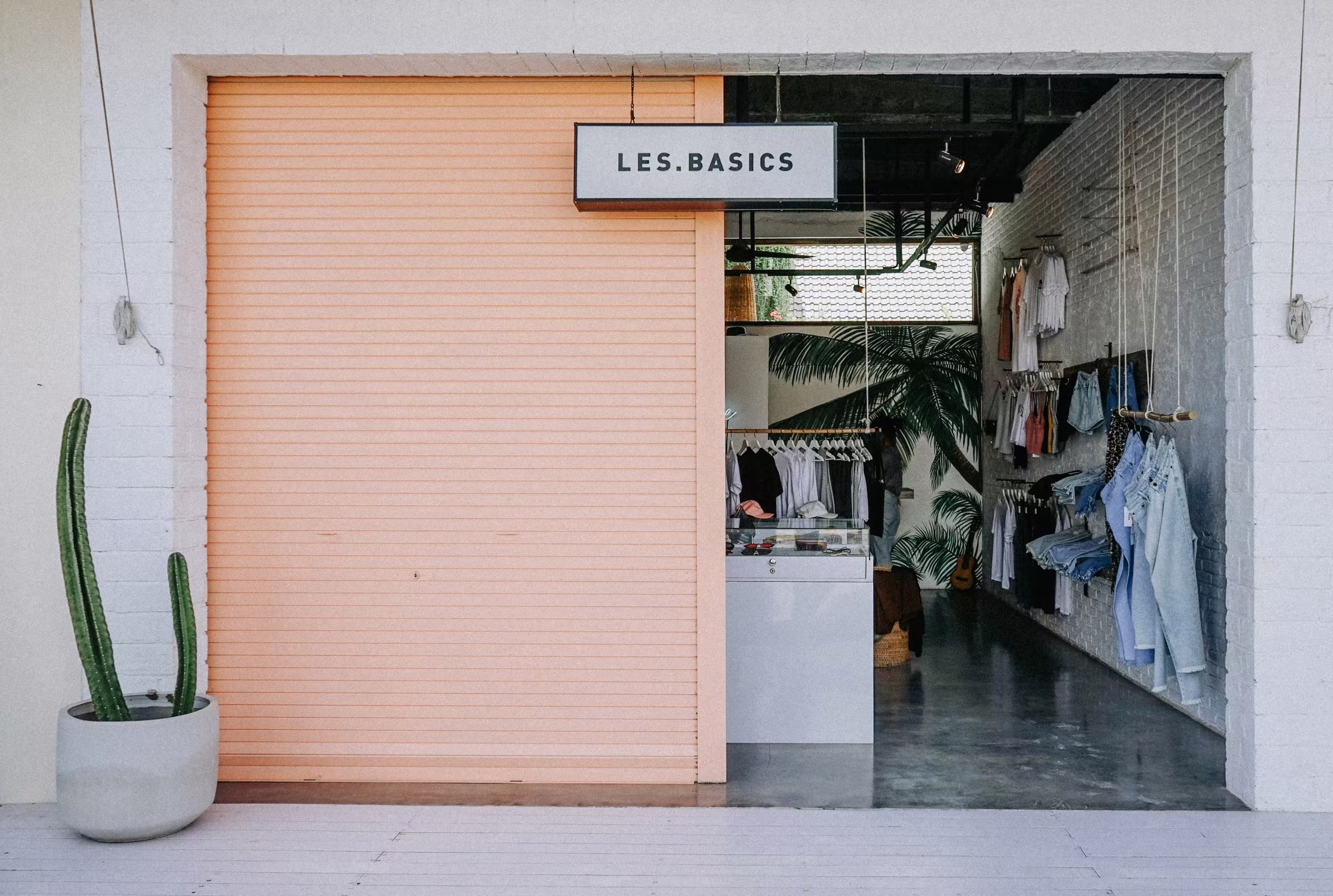 Les Basics — Blade Signs